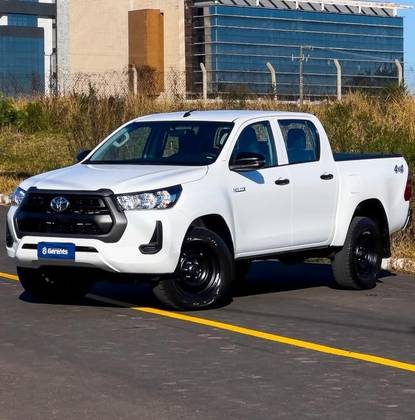 TOYOTA HILUX 2.8 D-4D TURBO DIESEL CD POWER PACK 4X4 MANUAL TOYOTA HILUX 2.8 D-4D TURBO DIESEL CD POWER PACK 4X4 MANUAL